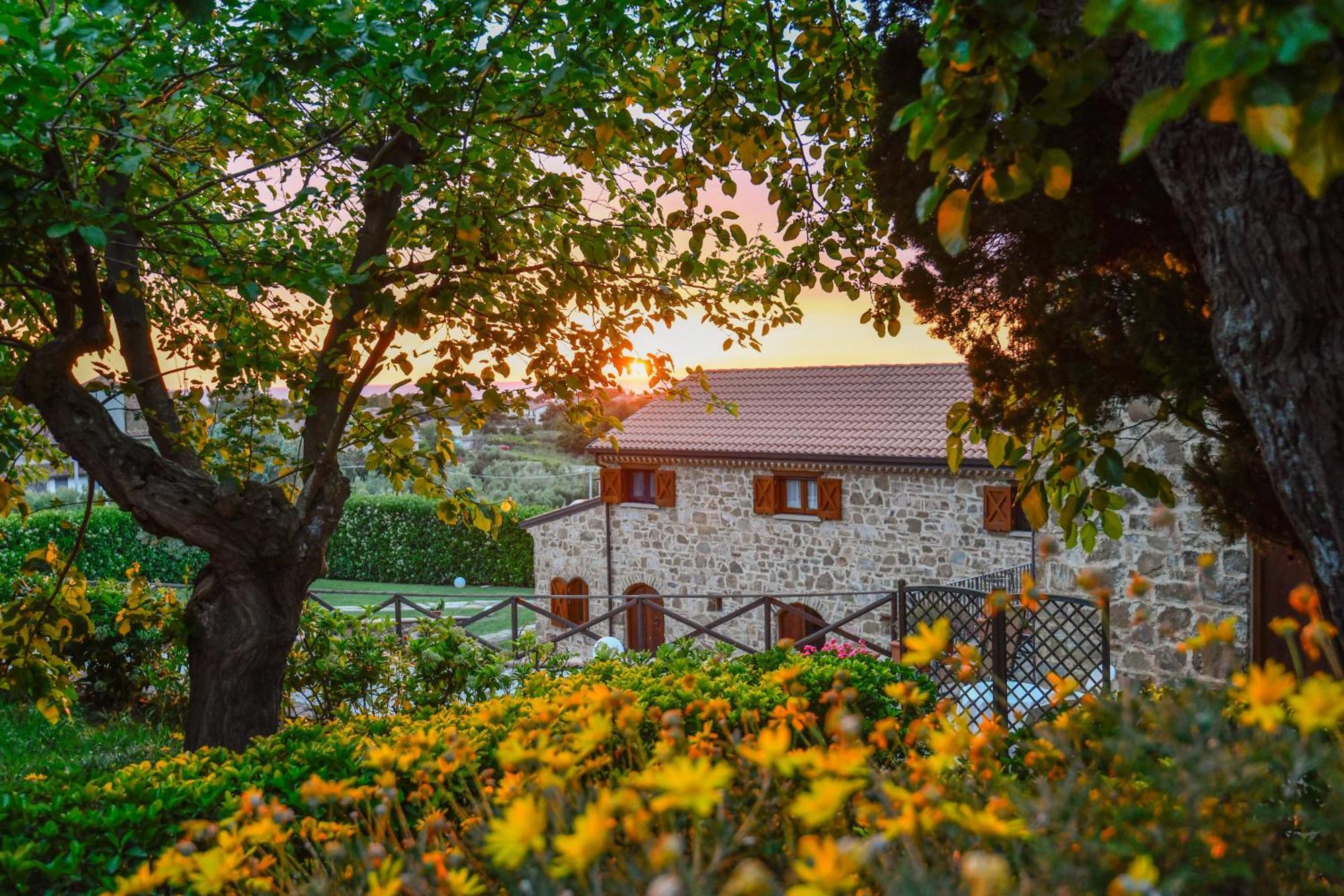 Вілла Casale Il Sauco Санта-Марія-ді-Кастеллабате Екстер'єр фото